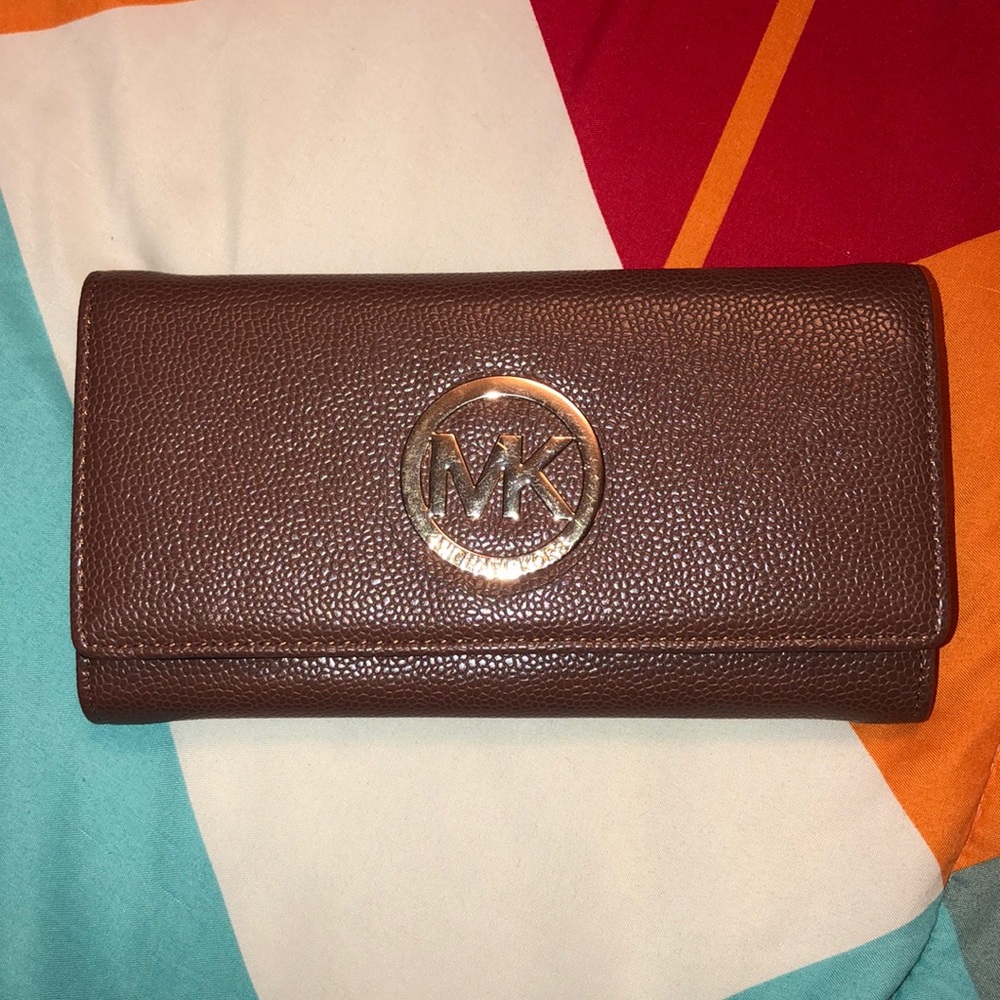 brand new michael kors wallet!! perfect condition!